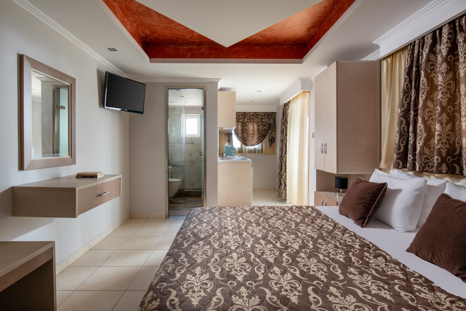 Deluxe Studio (No. 10) – Top Floor with Sea-View Balcony