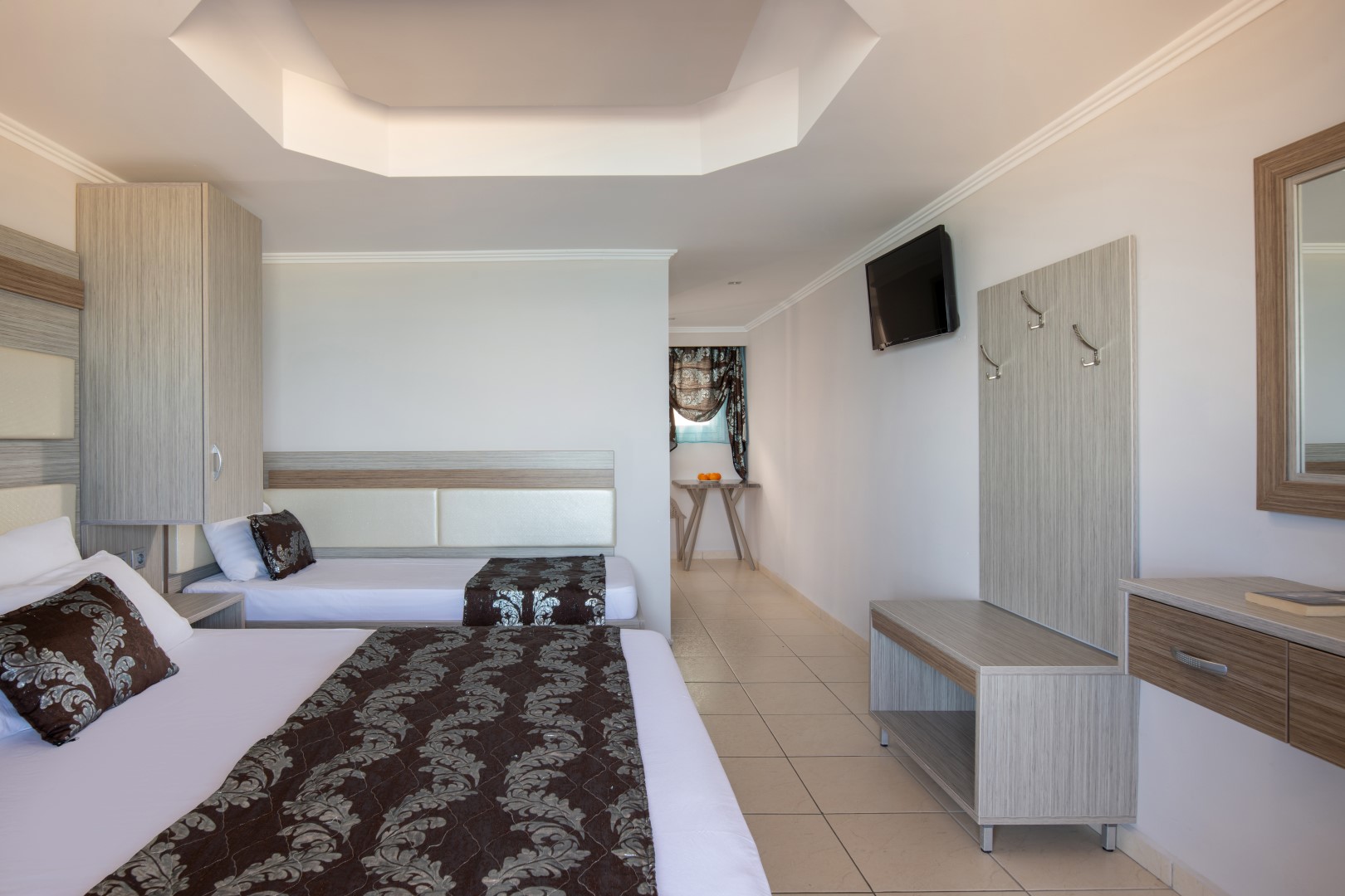 Deluxe Triple Studio (No. 12) – 3rd Floor with Sea-View Balcony