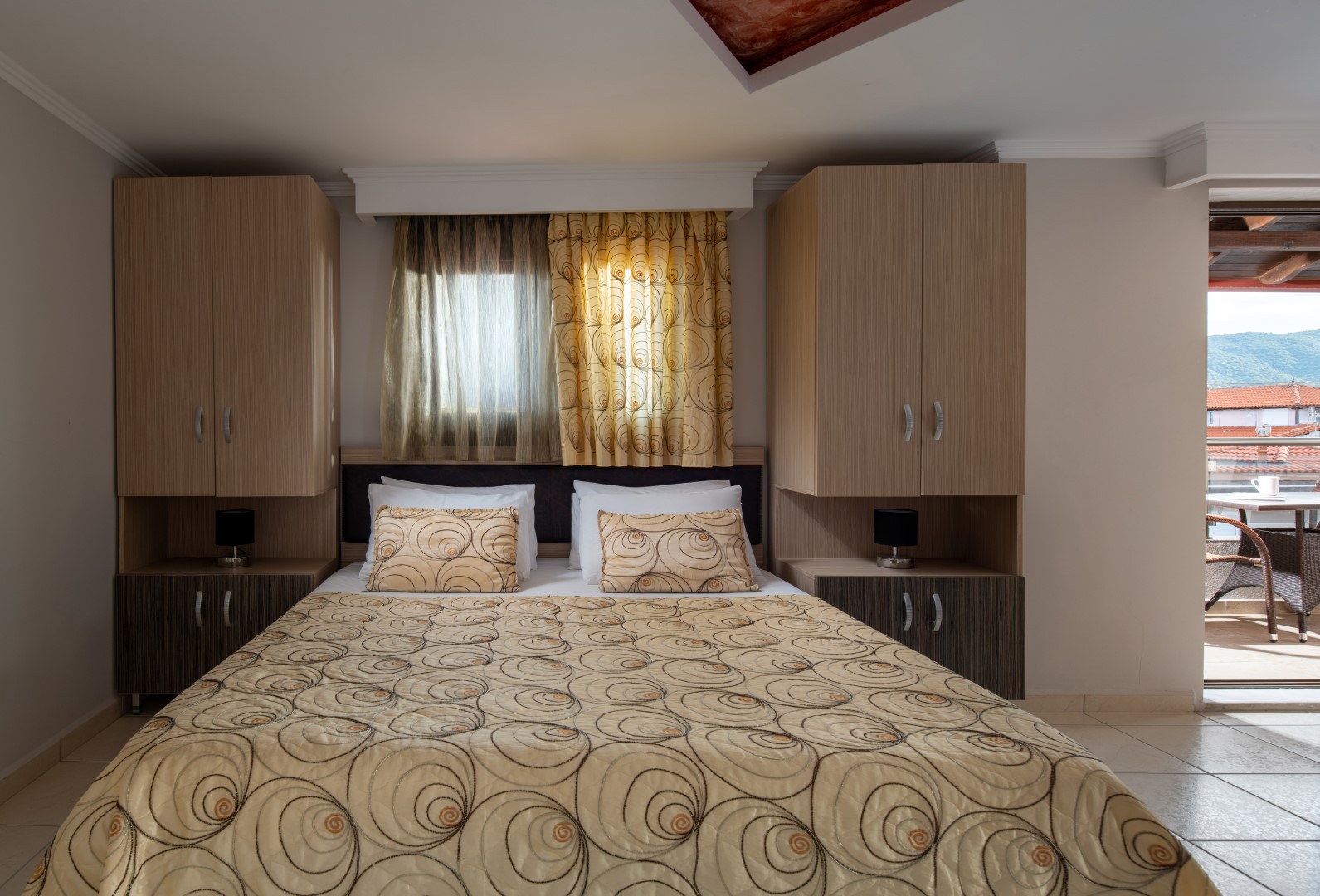 Deluxe Studio (No. 09) – Top Floor with Partial Sea-View Balcony