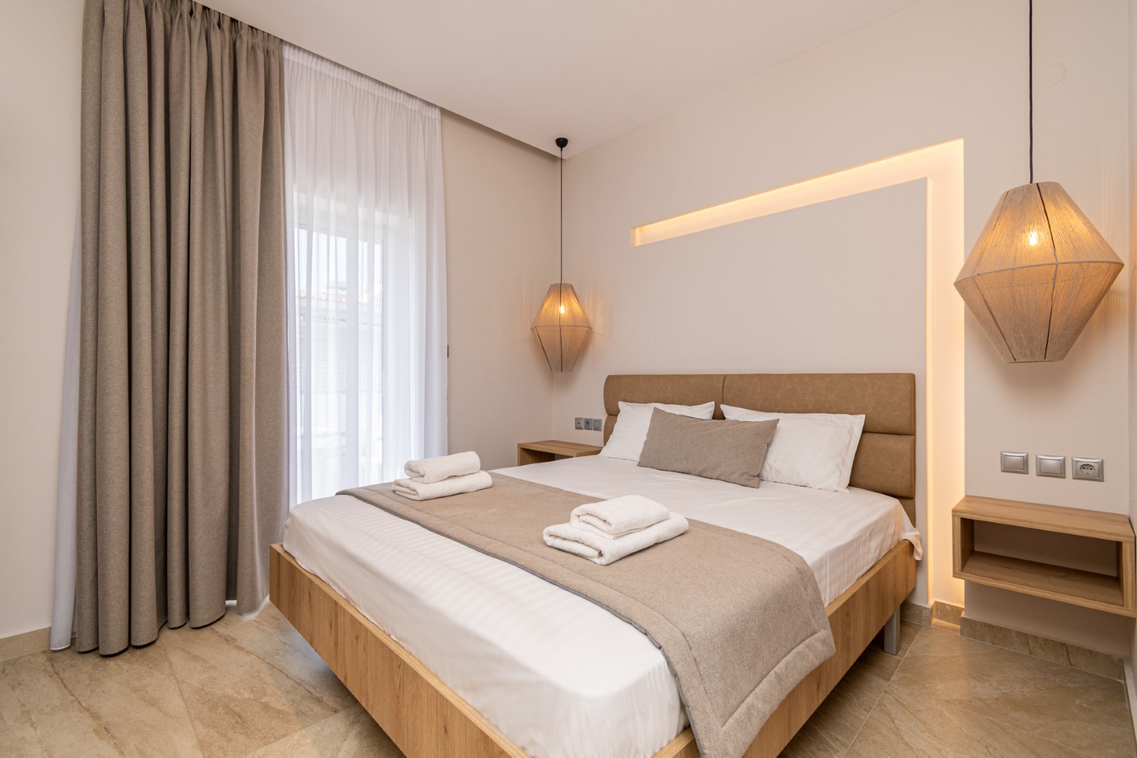 Double Studio (B8) – 2nd Floor | Street-View Balcony