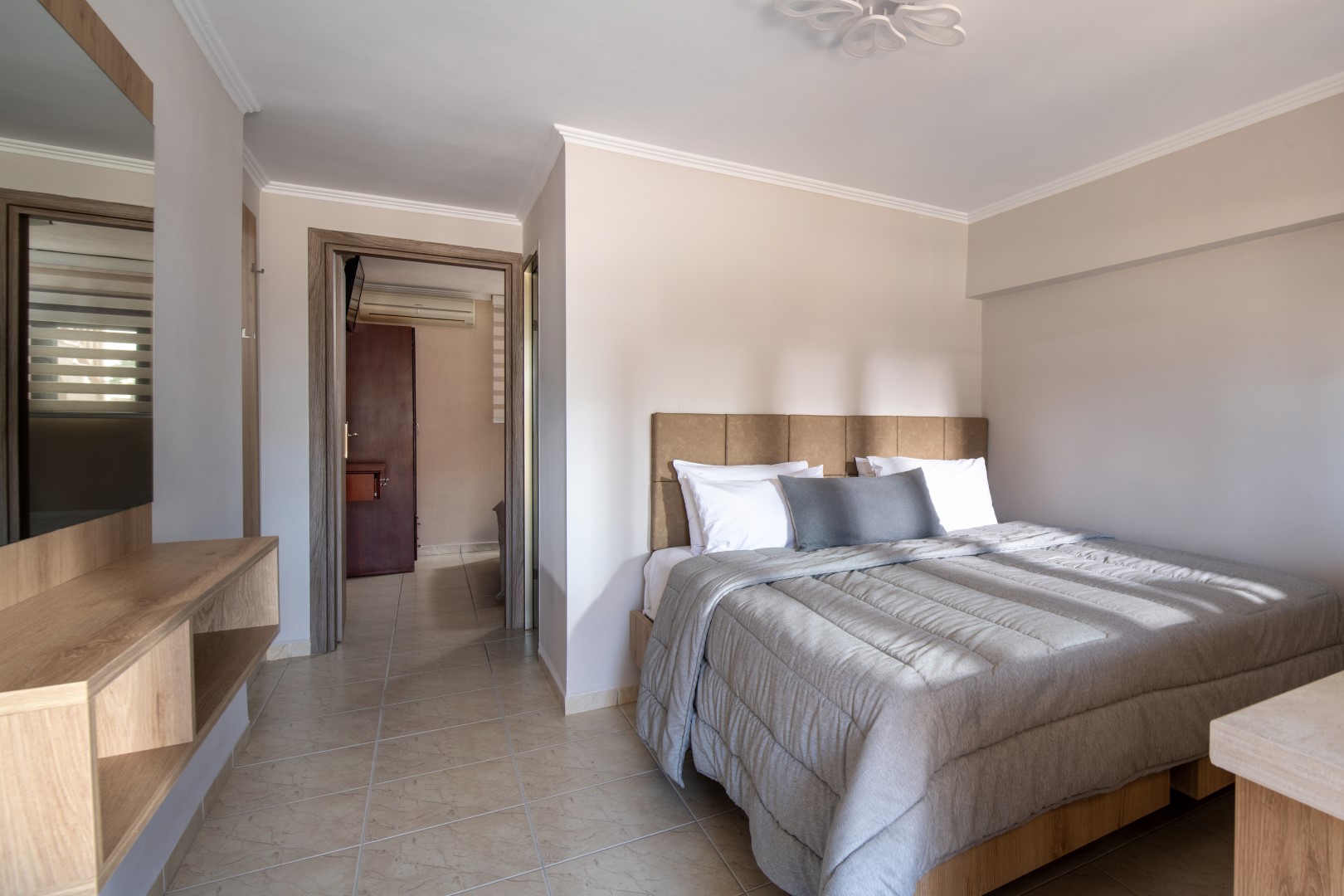 Standard Family Apartment NoB – Lower Ground Floor (a few steps down from street level)