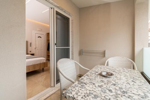 triple_studio_a4_8186